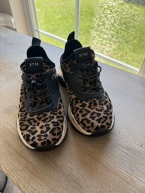 Steve Madden NY90 Leopard Print Sneakers – Size 7